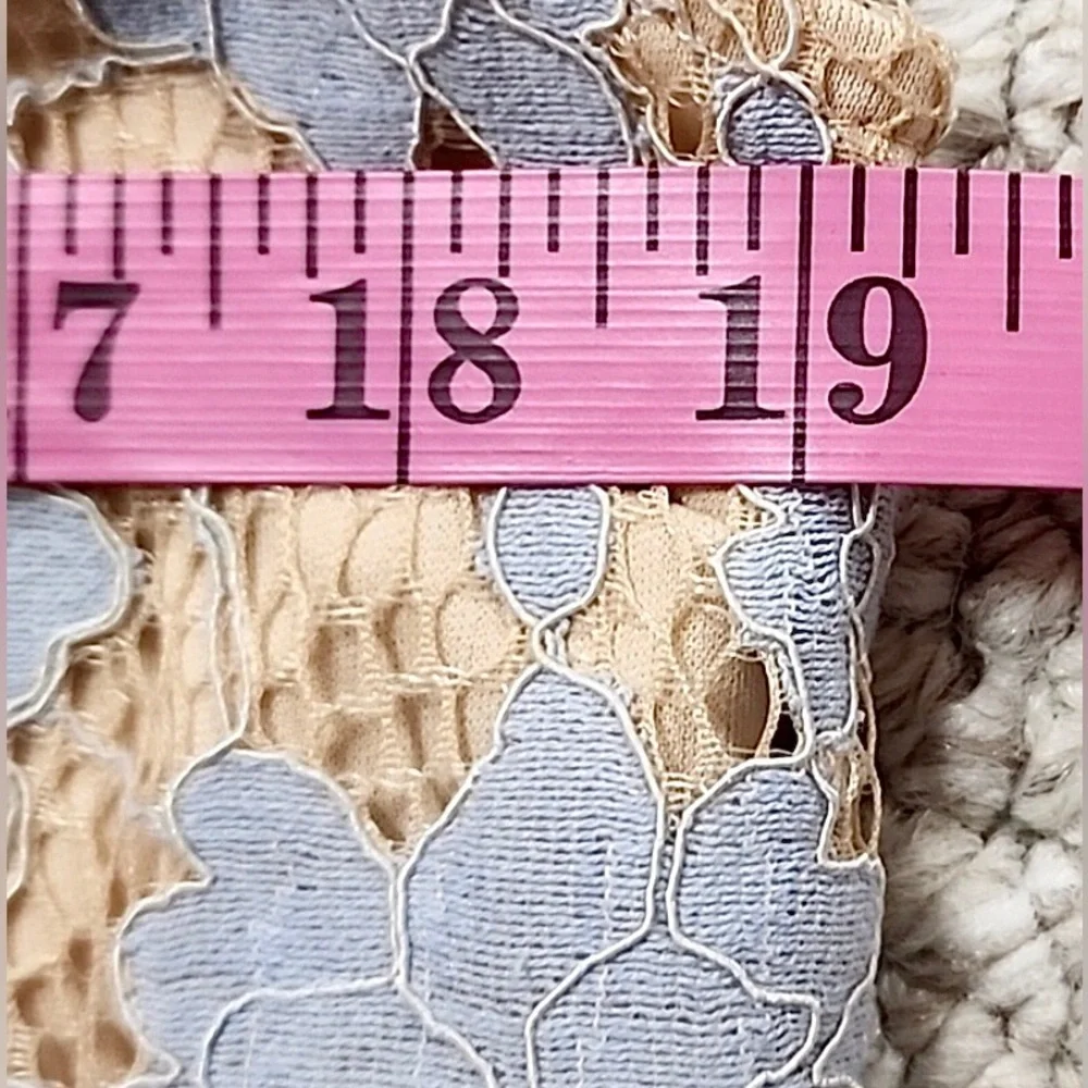 ❎💲SOLD 💲❎ NWT Nude & Periwinkle lined Floral Lace Sleeveless Blouse sz L - Picture 13 of 16